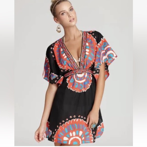 Trina Turk Beach Cover - Picture 4 of 4